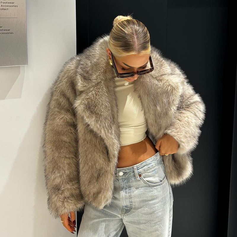 Streetwear Brands 2026 - جاكيت فرو صناعي متدرج الألوان للفتيات